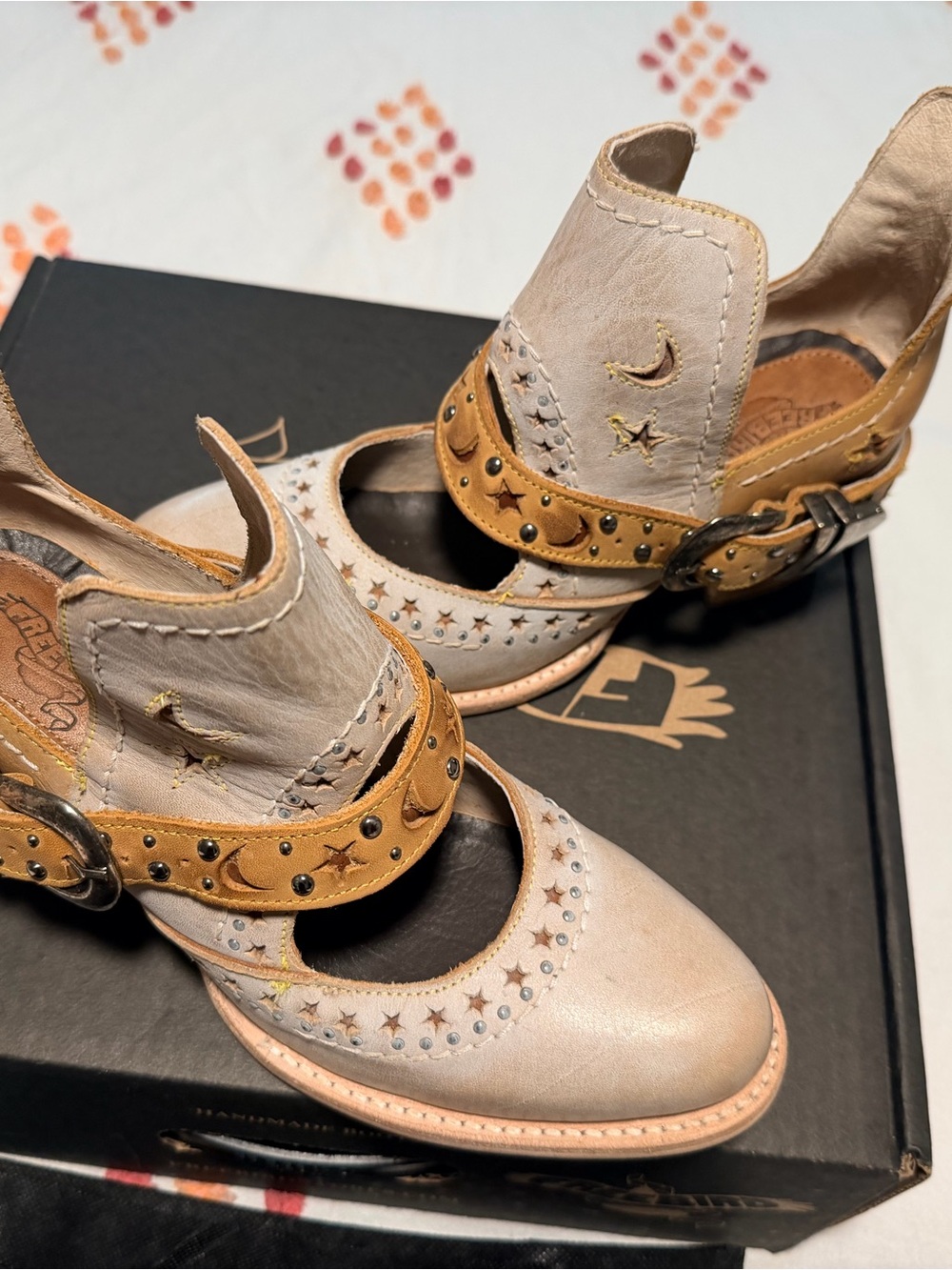 NWT Freebird Stardom Boots Beige and Tan Leather